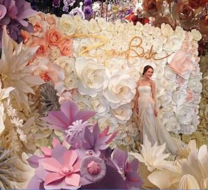 Parede de flores artificiais