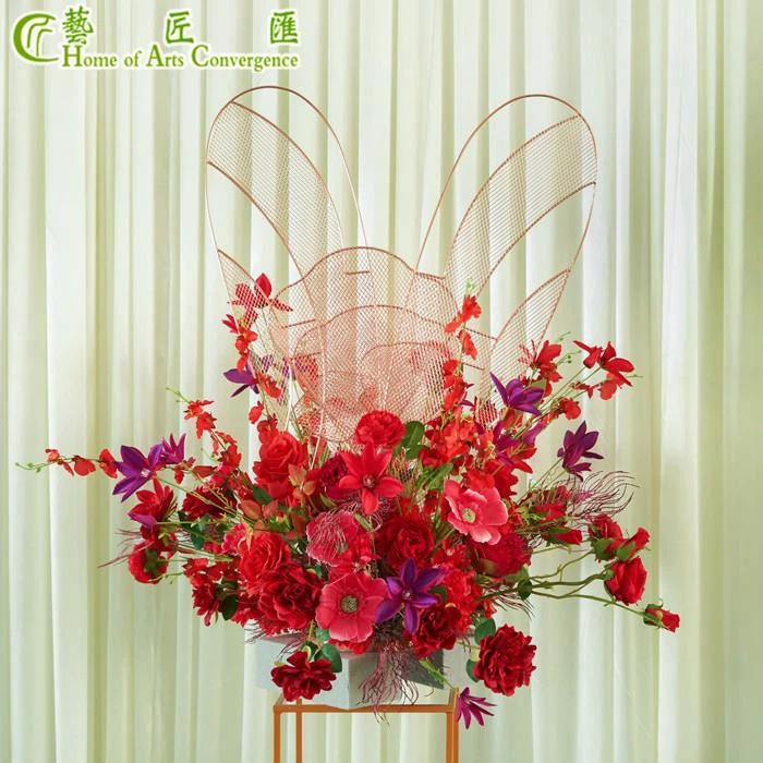 Modern Fresh Flower Arrangement